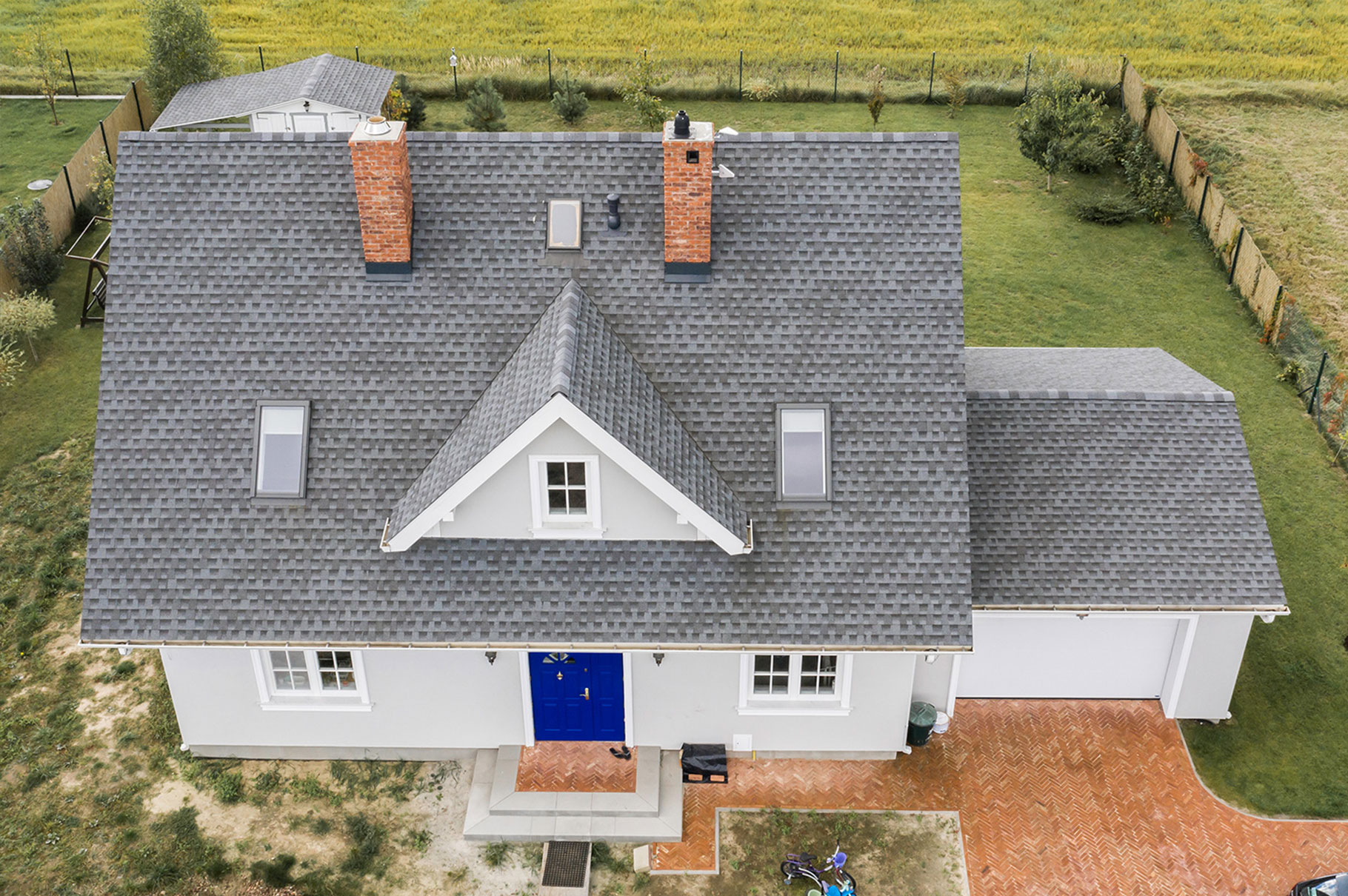 Na dachu widoczny gont Marki GAF model Timberline HD w kolorze Pewter Gray